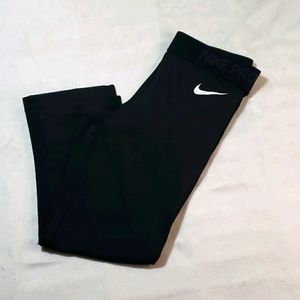 NIKE PRO Black Cropped Leggings